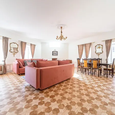 Old Town - Demini Апартаменти *